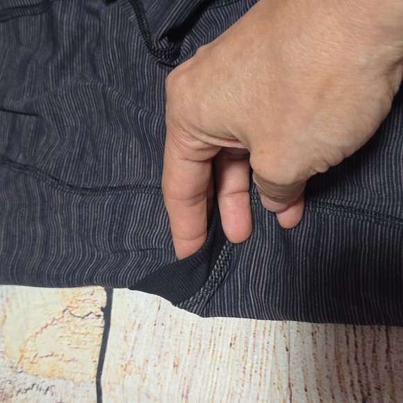 Lululemon Run Crop size 6 15" - Picture 9 of 12